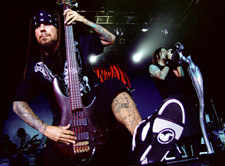 Fieldy on stage with Jon Davis